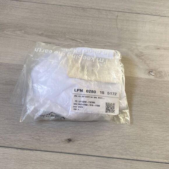 Fabletics All Day Every Day Bra White S NWT IN PACKAGING - Picture 4 of 5